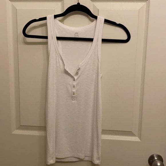 White tank top from Aerie. Size XS - Picture 1 of 3